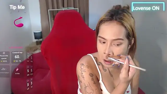 Snapshot of FrancineGarcia chatting on 11/24/25, 01:11 FrancineGarcia online show from 11/24/25, 01:11