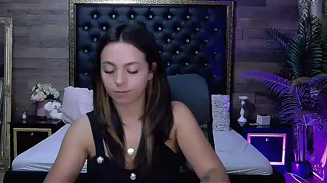 Snapshot of PlayfulElla chatting on 09/20/25, 04:46 PlayfulElla online show from 09/20/25, 04:46