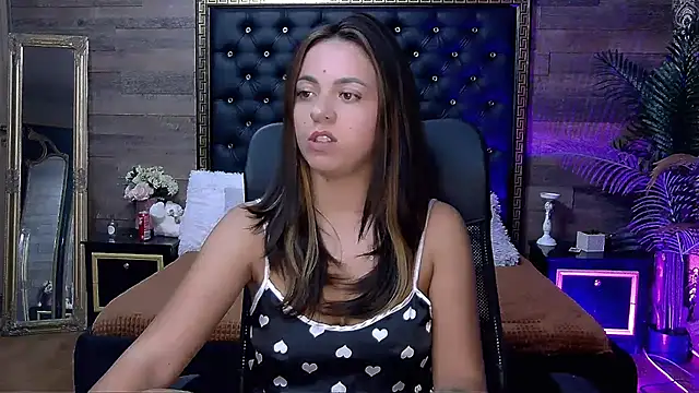 Snapshot of PlayfulElla chatting on 09/25/25, 09:35 PlayfulElla online show from 09/25/25, 09:35