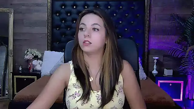 Snapshot of PlayfulElla chatting on 10/02/25, 08:10 PlayfulElla online show from 10/02/25, 08:10