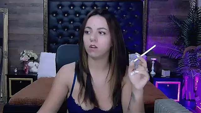 Snapshot of PlayfulElla chatting on 10/06/25, 04:43 PlayfulElla online show from 10/06/25, 04:43