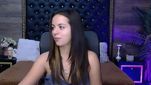 Snapshot of PlayfulElla chatting on 10/21/25, 05:08 PlayfulElla online show from 10/21/25, 05:08