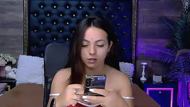 Snapshot of PlayfulElla chatting on 10/28/25, 12:19 PlayfulElla online show from 10/28/25, 12:19