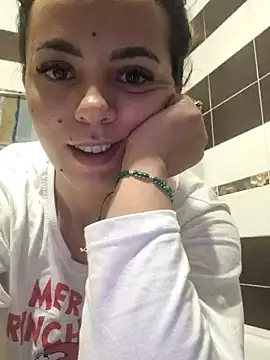 Snapshot of PlayfulElla chatting on 12/21/25, 03:08 PlayfulElla online show from 12/21/25, 03:08