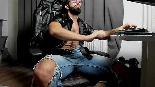 Snapshot of liamaesthetic chatting on 12/23/24, 06:11 liamaesthetic online show from 12/23/24, 06:11