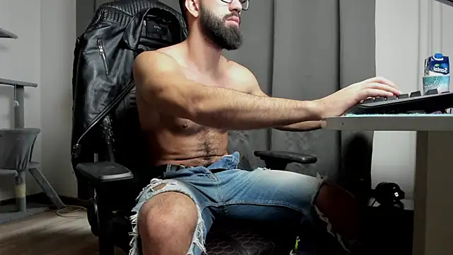 Snapshot of liamaesthetic chatting on 02/04/25, 07:29 liamaesthetic online show from 02/04/25, 07:29