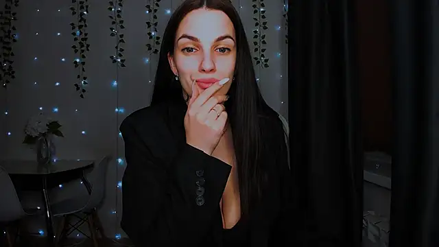 Snapshot of KarlaSim chatting on 01/25/25, 02:14 KarlaSim online show from 01/25/25, 02:14