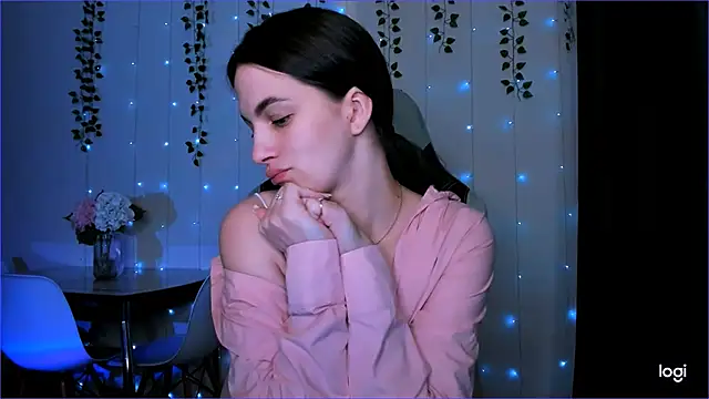 Snapshot of KarlaSim chatting on 02/08/25, 12:38 KarlaSim online show from 02/08/25, 12:38