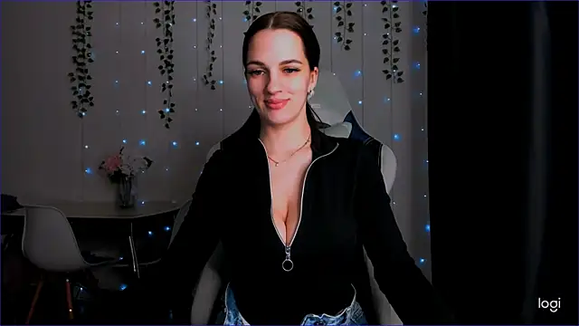 Snapshot of KarlaSim chatting on 02/15/25, 12:04 KarlaSim online show from 02/15/25, 12:04