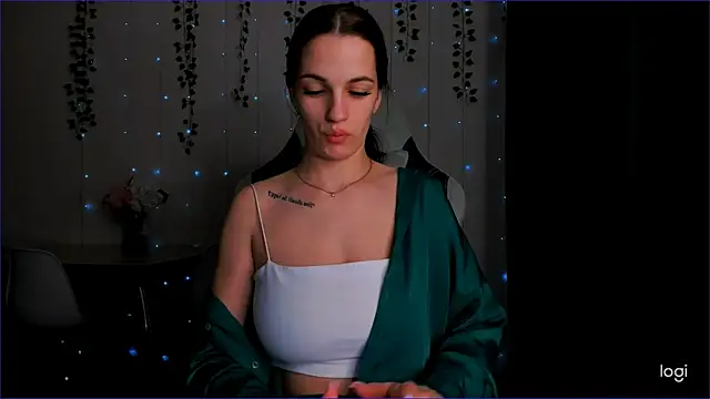 Snapshot of KarlaSim chatting on 02/15/25, 03:09 KarlaSim online show from 02/15/25, 03:09