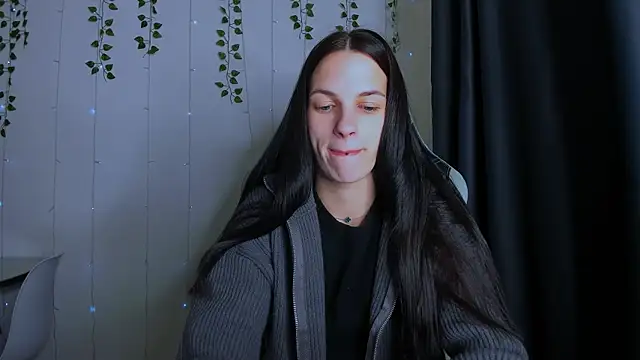 Snapshot of KarlaSim chatting on 10/07/25, 04:37 KarlaSim online show from 10/07/25, 04:37