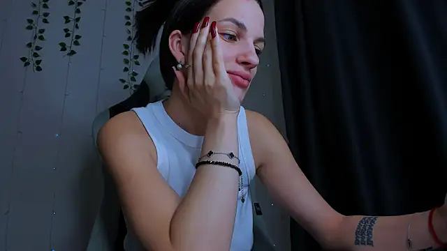 Snapshot of KarlaSim chatting on 11/01/25, 08:49 KarlaSim online show from 11/01/25, 08:49