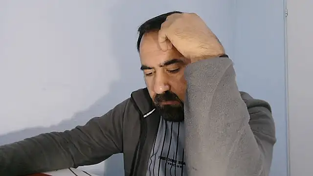 Snapshot of ZYXEL353 chatting on 10/18/25, 12:24 ZYXEL353 online show from 10/18/25, 12:24