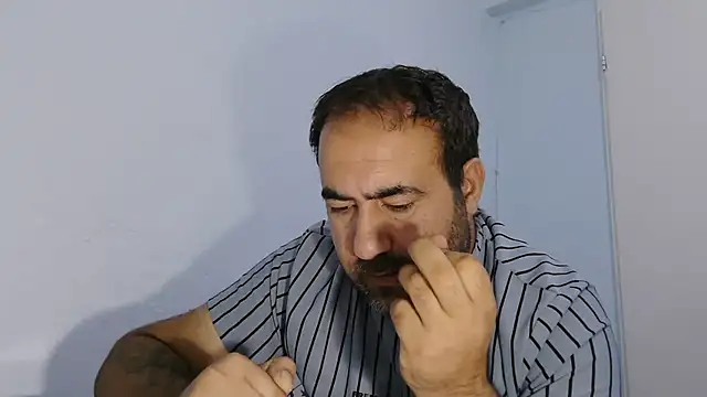 Snapshot of ZYXEL353 chatting on 11/08/25, 09:35 ZYXEL353 online show from 11/08/25, 09:35