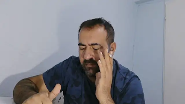 Snapshot of ZYXEL353 chatting on 11/16/25, 10:59 ZYXEL353 online show from 11/16/25, 10:59