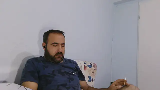 Snapshot of ZYXEL353 chatting on 11/18/25, 11:37 ZYXEL353 online show from 11/18/25, 11:37