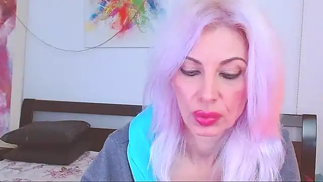 HoneyLara online show from 01/28/25, 11:17