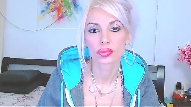 HoneyLara online show from 02/01/25, 06:40
