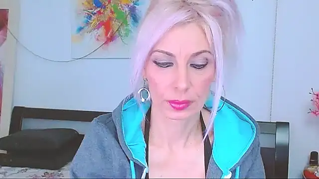HoneyLara online show from 02/08/25, 06:55