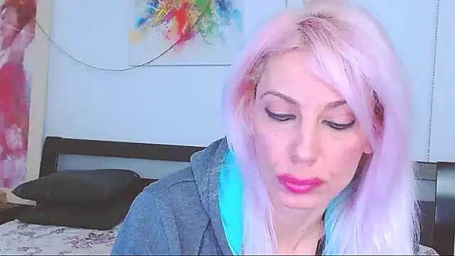 HoneyLara online show from 02/11/25, 10:50