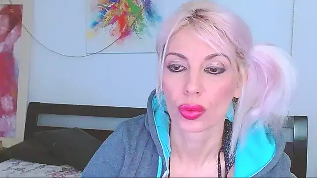HoneyLara online show from 02/16/25, 10:32