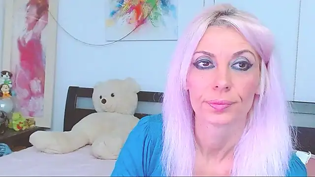 HoneyLara online show from 10/17/25, 08:55