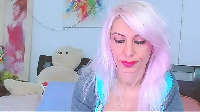 HoneyLara online show from 11/29/25, 08:12