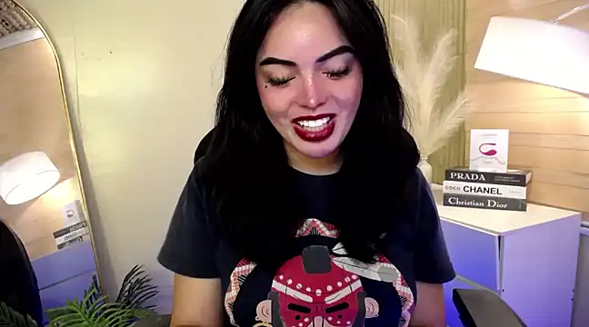 HotstuffCherrySummer online show from 12/16/24, 11:44