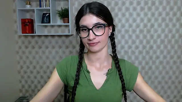 Snapshot of MaryEm976 chatting on 11/05/25, 11:43 MaryEm976 online show from 11/05/25, 11:43