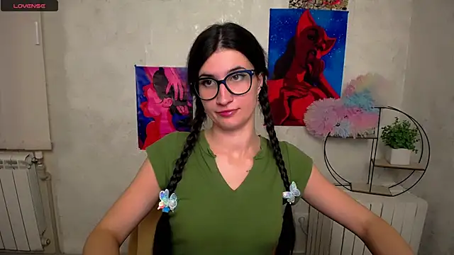 Snapshot of MaryEm976 chatting on 11/10/25, 01:43 MaryEm976 online show from 11/10/25, 01:43