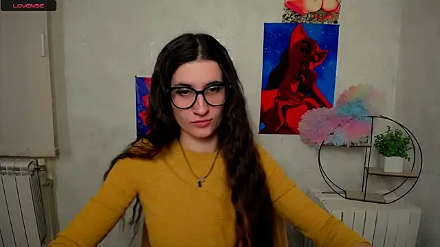 Snapshot of MaryEm976 chatting on 11/11/25, 12:16 MaryEm976 online show from 11/11/25, 12:16