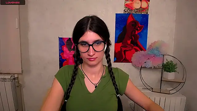 Snapshot of MaryEm976 chatting on 11/13/25, 01:10 MaryEm976 online show from 11/13/25, 01:10