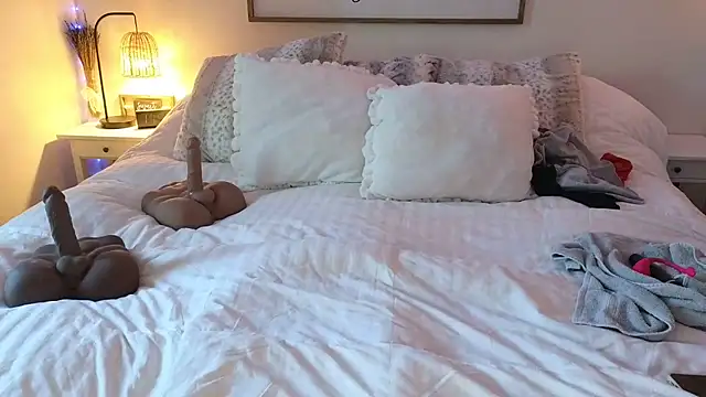 JESS LOVES online show from 07/24/26, 07:01