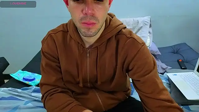 Snapshot of Matiashorney chatting on 10/29/25, 02:03 Matiashorney online show from 10/29/25, 02:03