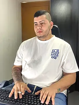 Snapshot of Thomas_chubbyxhot chatting on 11/07/25, 01:27 Thomas chubbyxhot online show from 11/07/25, 01:27