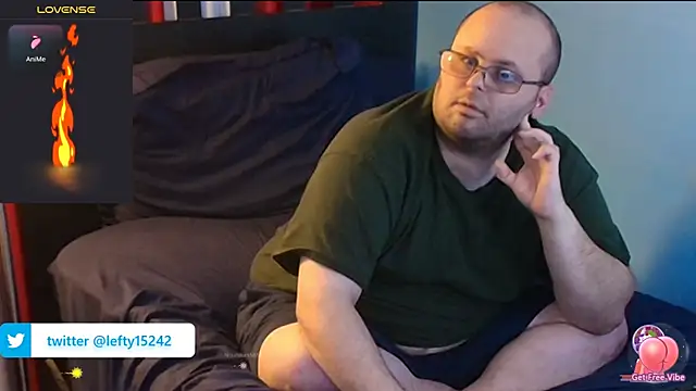 Snapshot of lefty15242 chatting on 09/28/25, 04:07 lefty15242 online show from 09/28/25, 04:07