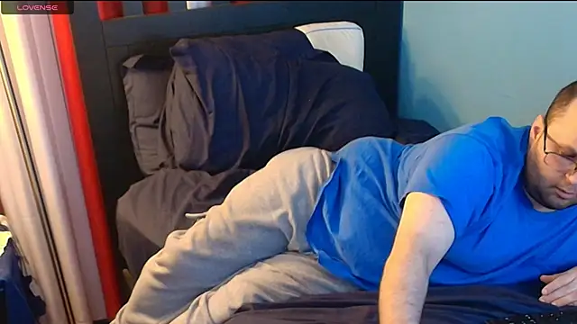 Snapshot of lefty15242 chatting on 10/10/25, 05:17 lefty15242 online show from 10/10/25, 05:17