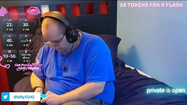 Snapshot of lefty15242 chatting on 11/02/25, 05:43 lefty15242 online show from 11/02/25, 05:43