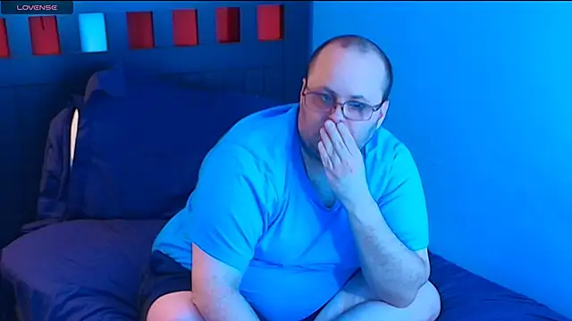 Snapshot of lefty15242 chatting on 11/05/25, 04:34 lefty15242 online show from 11/05/25, 04:34