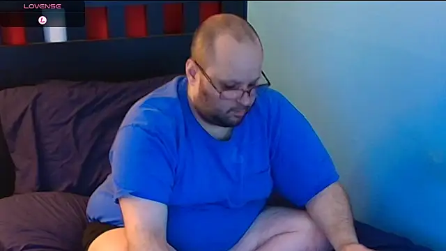 Snapshot of lefty15242 chatting on 11/15/25, 07:05 lefty15242 online show from 11/15/25, 07:05