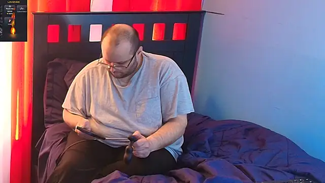 Snapshot of lefty15242 chatting on 11/29/25, 06:55 lefty15242 online show from 11/29/25, 06:55