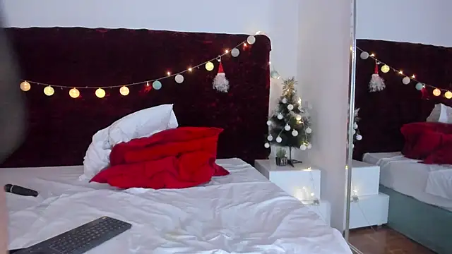 marianaaguii online show from 12/13/24, 01:22