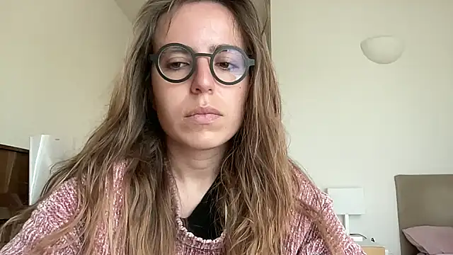 Snapshot of Mollyy998 chatting on 04/17/26, 10:51 Mollyy998 online show from 04/17/26, 10:51