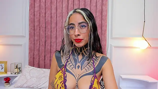 NicoleBlum online show from 12/27/24, 04:54