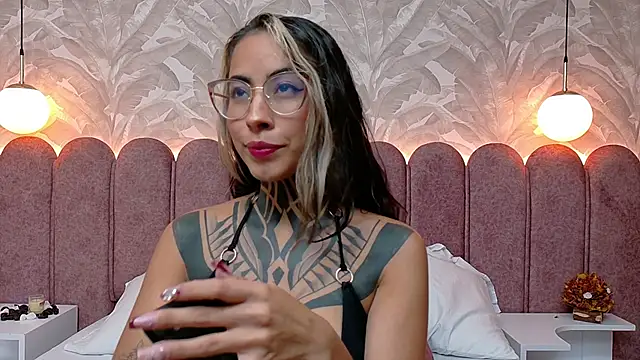 NicoleBlum online show from 02/03/25, 12:47