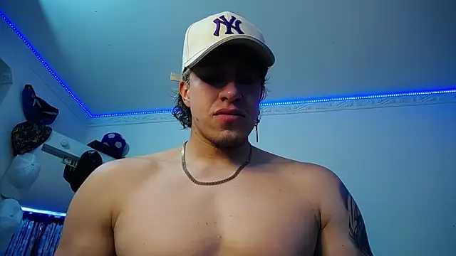 Snapshot of strongboy_ chatting on 09/20/25, 06:53 strongboy online show from 09/20/25, 06:53