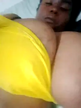 Snapshot of bigtitssxx chatting on 12/15/24, 04:59 bigtitssxx online show from 12/15/24, 04:59