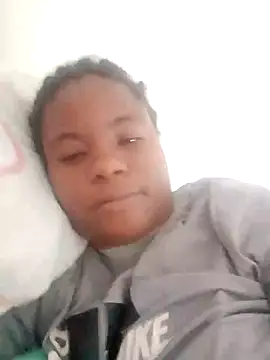 Snapshot of bigtitssxx chatting on 10/10/25, 07:46 bigtitssxx online show from 10/10/25, 07:46