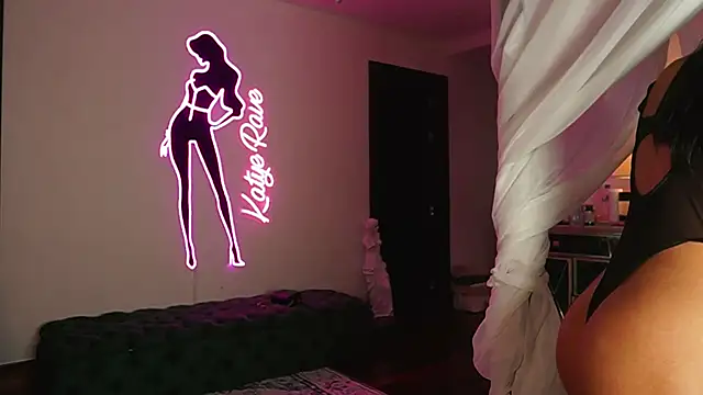 Snapshot of Katyerave chatting on 11/01/25, 08:11 Katyerave online show from 11/01/25, 08:11