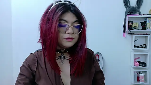 Catwhite  online show from 01/28/25, 12:32